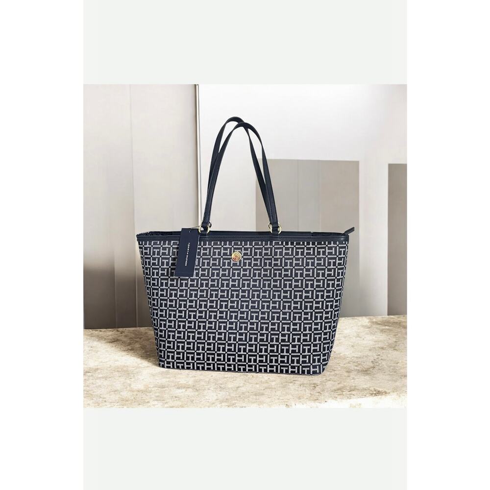 NWT Tommy Hilfilger Tote Bag